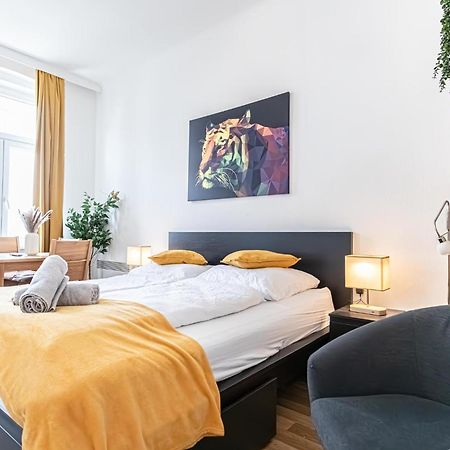 Explore Vienna: 1Br Retreat Near Westbahnhof Exteriér fotografie