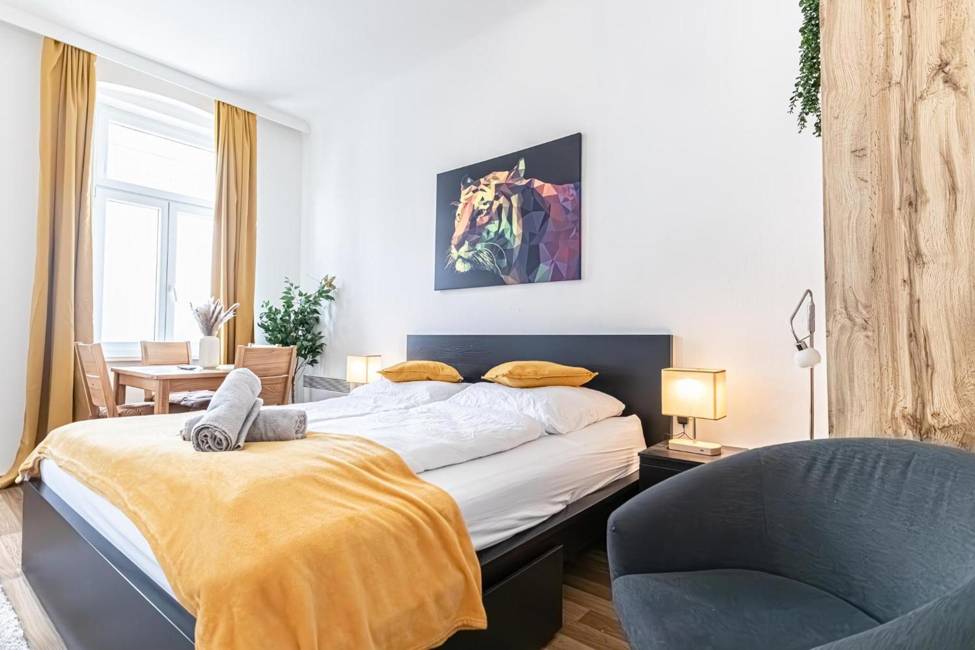 Explore Vienna: 1Br Retreat Near Westbahnhof Exteriér fotografie