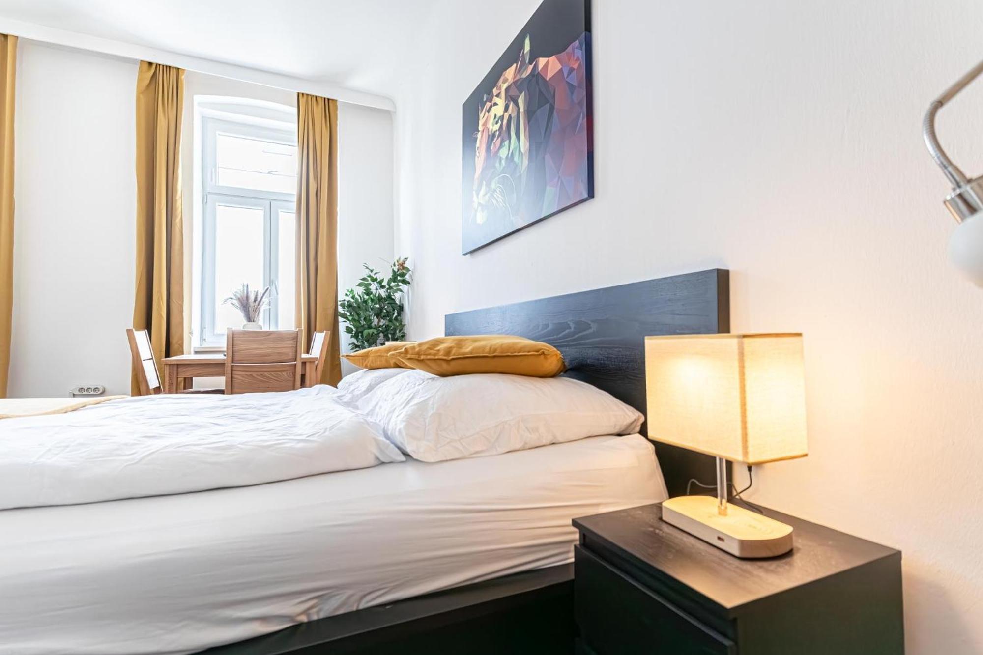 Explore Vienna: 1Br Retreat Near Westbahnhof Exteriér fotografie