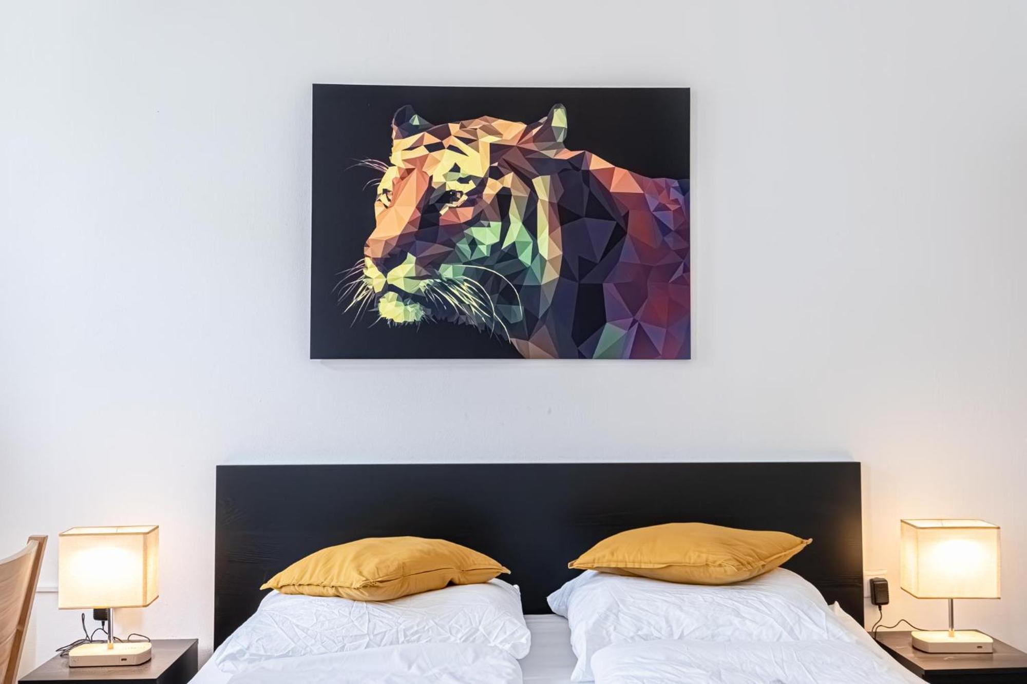 Explore Vienna: 1Br Retreat Near Westbahnhof Exteriér fotografie