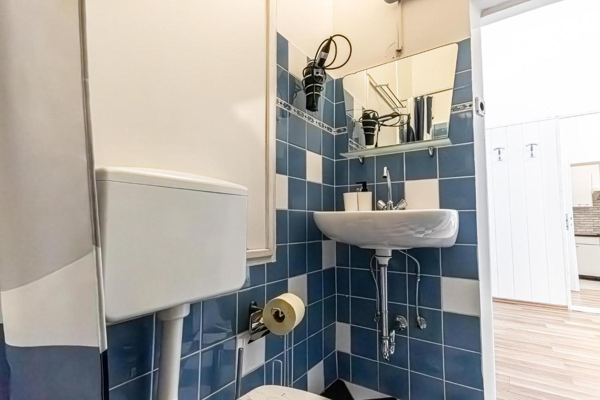 Explore Vienna: 1Br Retreat Near Westbahnhof Exteriér fotografie
