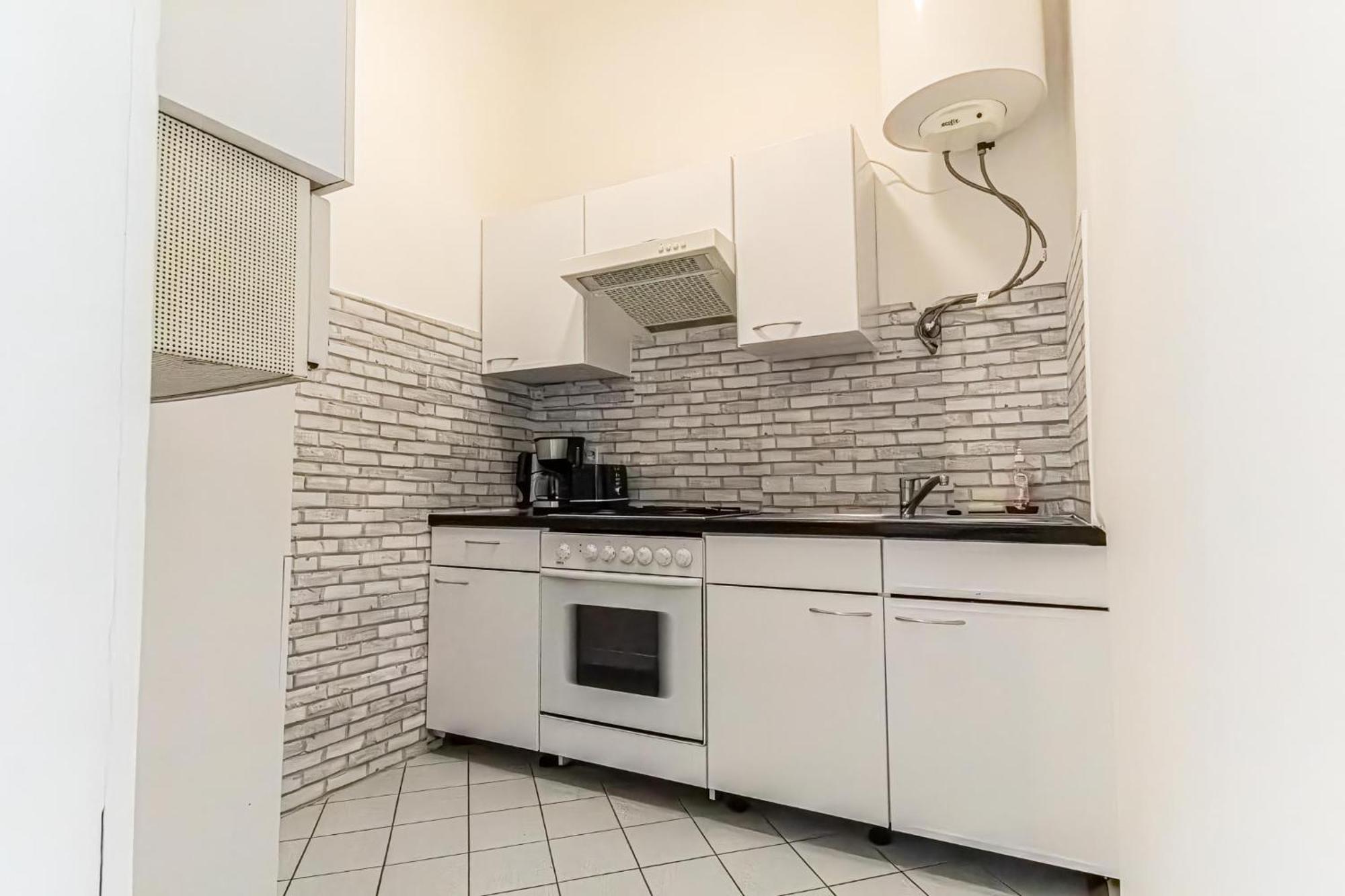 Explore Vienna: 1Br Retreat Near Westbahnhof Exteriér fotografie
