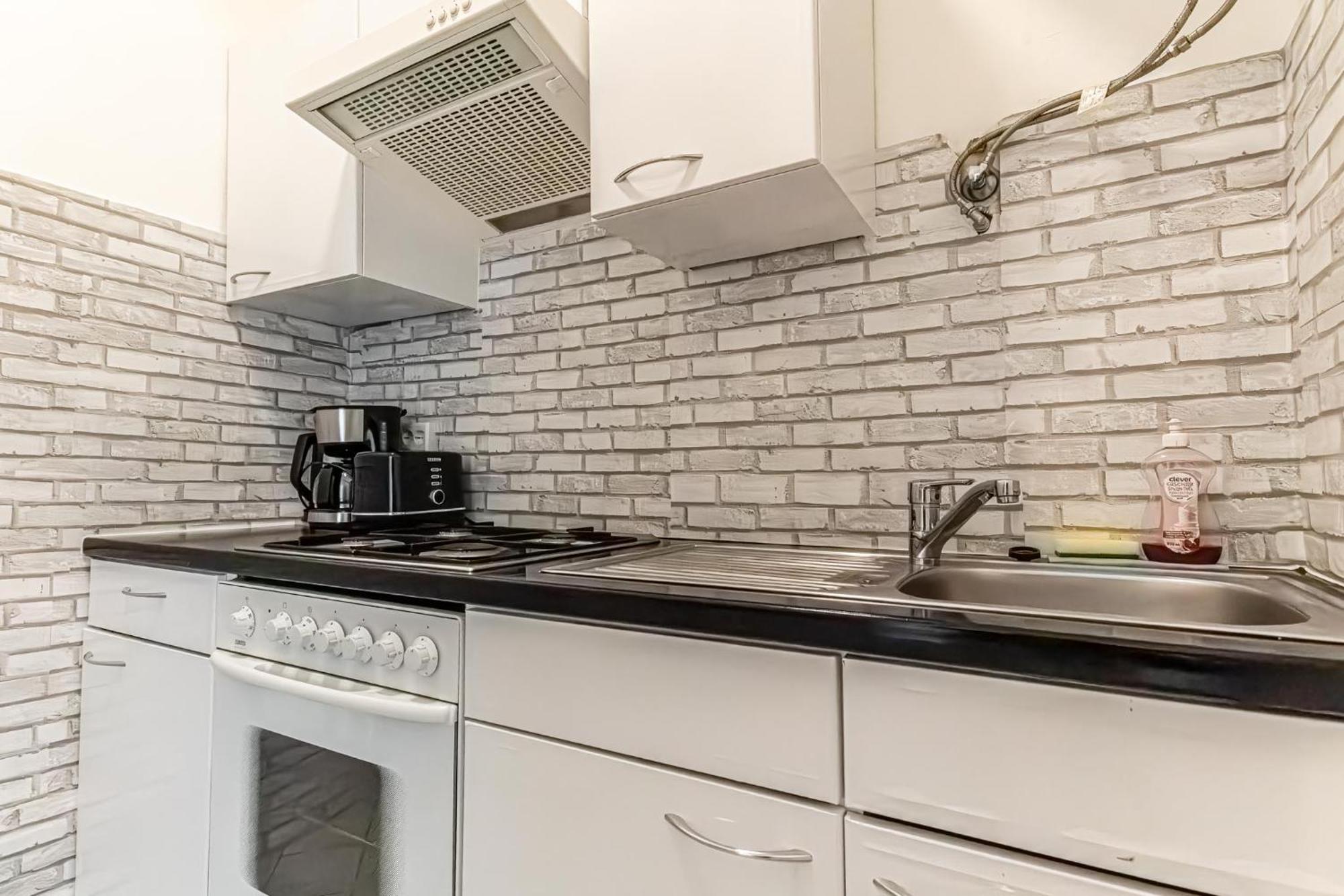 Explore Vienna: 1Br Retreat Near Westbahnhof Exteriér fotografie