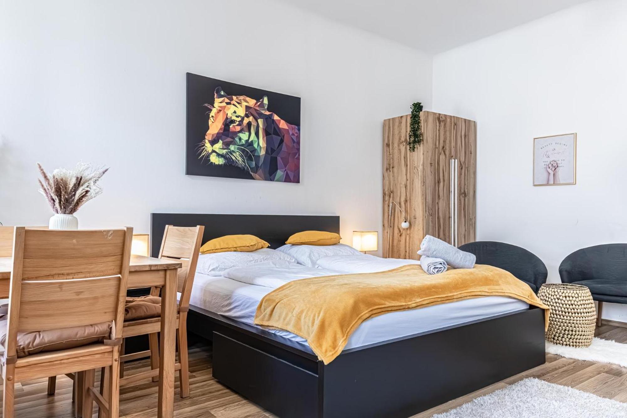 Explore Vienna: 1Br Retreat Near Westbahnhof Exteriér fotografie
