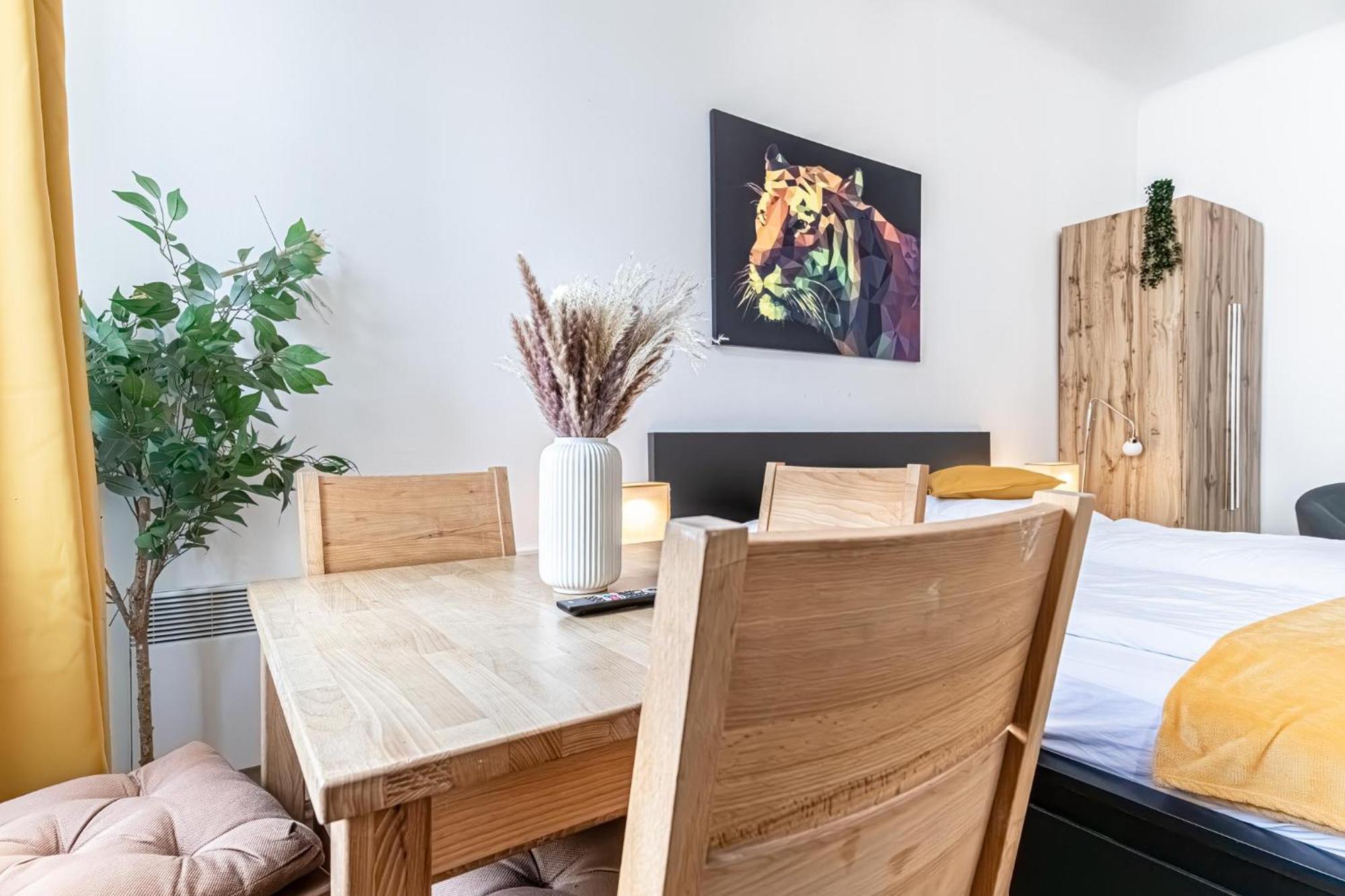 Apartmán Explore Vienna: 1Br Retreat Near Westbahnhof Exteriér fotografie